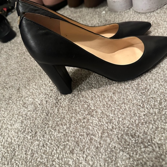 Black Ivanka Trump pumps size7 - Picture 2 of 3